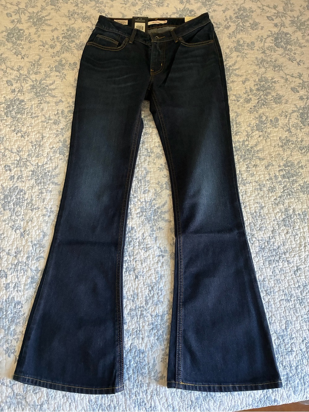 Levi's Low Rise Boot Cut Jean 27x32